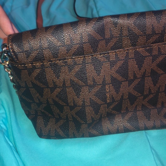 michael kors purse - Picture 3 of 7